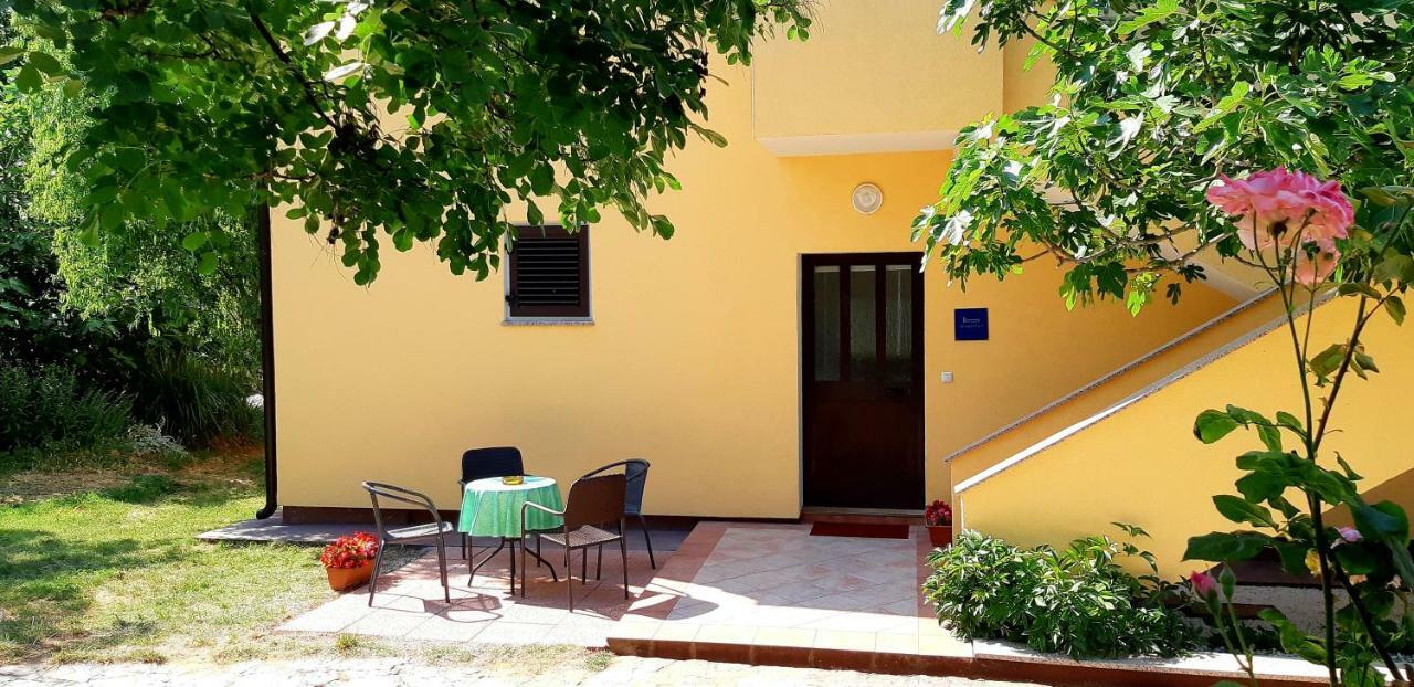 Vesna Apartment Pula Exterior photo